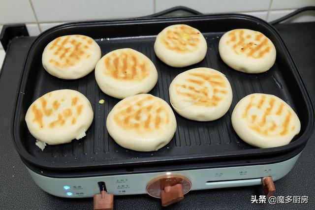 外焦里嫩的豆沙发面饼怎么做？烙一锅当早餐，层次分明香软美味