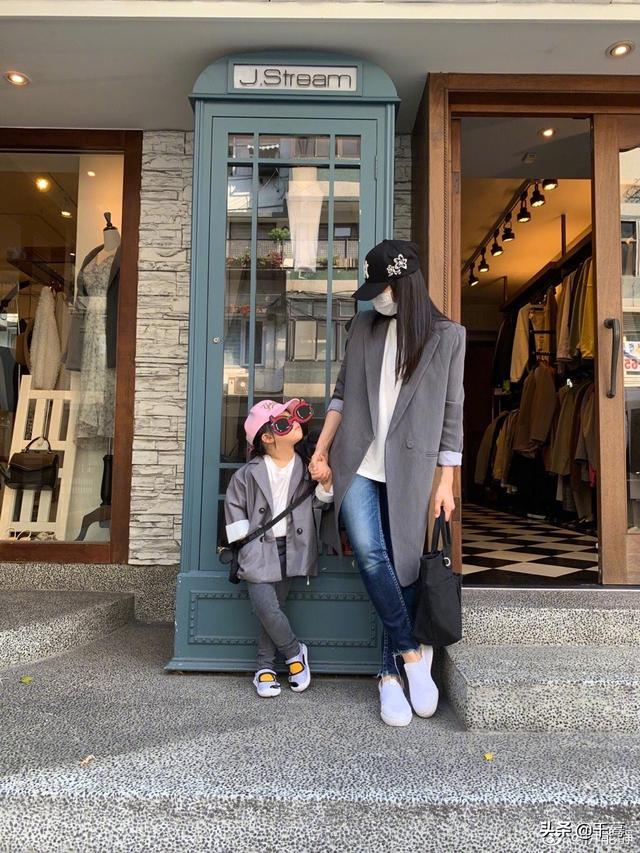 跳跳糖哪里跑|乘风破浪的伊能静比秦昊大10岁，为何姐弟恋一直甜蜜如初