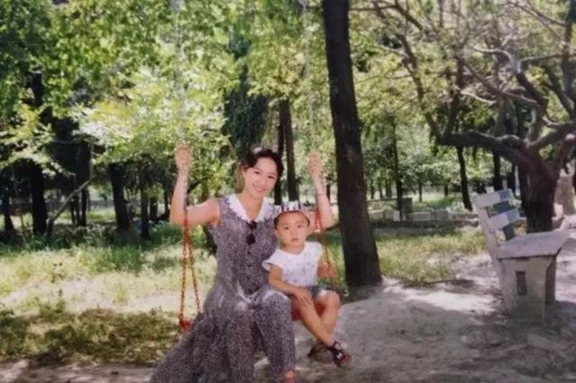 【烟花巷陌】妈妈很美是什么体验？网友：妈妈的美貌可以吹一辈子！