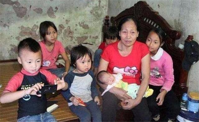 超级宝妈▲90后宝妈9年内生下6个娃，如今再次怀孕，网友：你要生到啥时候