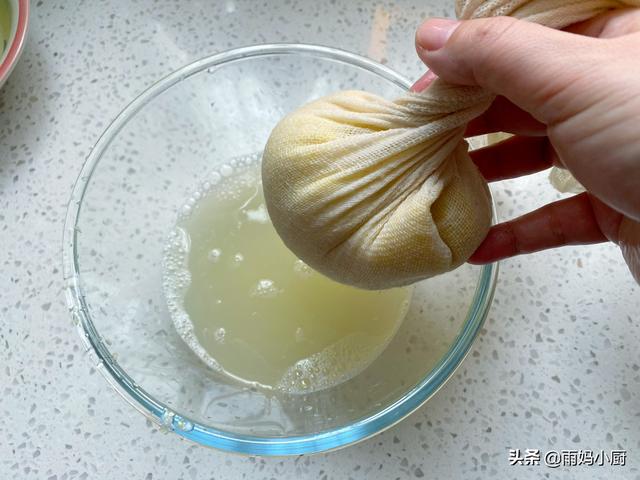 白菜包饺子要不要焯水？传统老做法告诉你这样做，鲜嫩多汁营养高