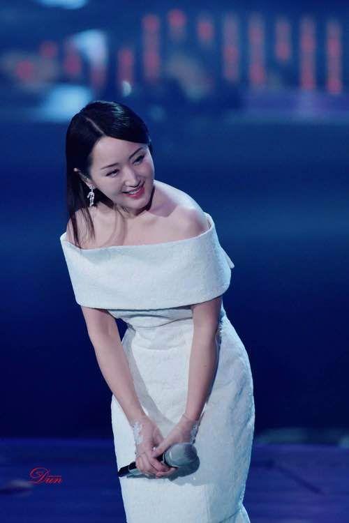 天上星|看惯了杨钰莹的修图脸，再看抓拍的真实照，差距太大很打脸