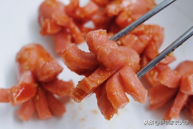 【超级宝妈】孩子爱吃的街边烤肠危害有多大?在家这样做香肠比外面好吃一百倍