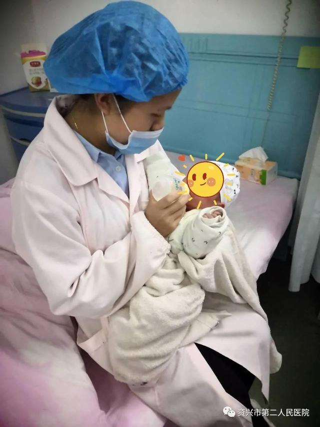 「超级宝妈」定格“临时妈妈”瞬间