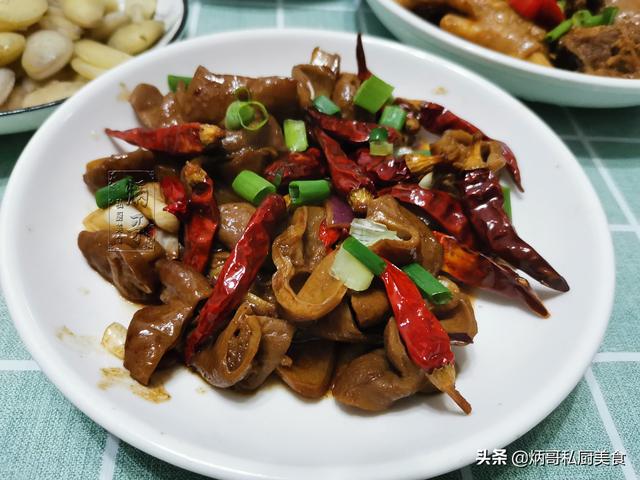 成都夫妻二人的晚餐，烟火气足，看着就有食欲，网友：巴适得很