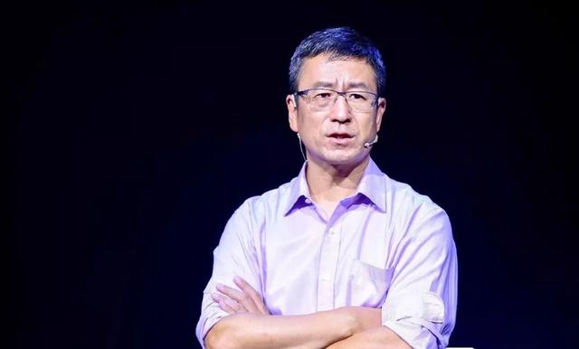 逗比大家庭|白岩松：“打死也不让孩子住校！”寄宿制究竟对孩子好不好？