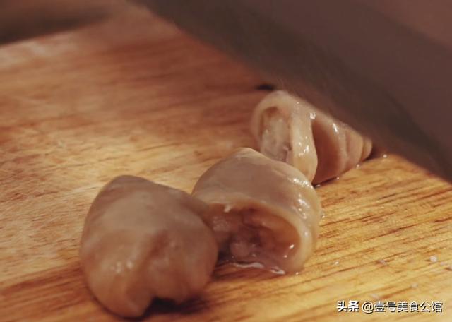 在家教你做好吃的爆炒肥肠，软嫩美味，鲜香营养，解馋的居家美食