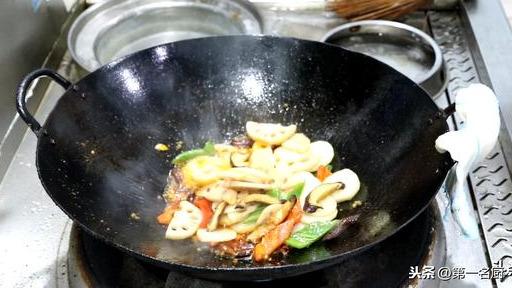 豆瓣酱|大厨教你麻辣香锅的家常做法，荤素搭配要啥有啥，香辣十足又营养