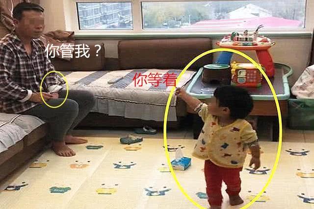 【超级宝妈】3岁女孩“训斥”爸爸无效，撸起袖子找帮手，说好的家庭地位呢？