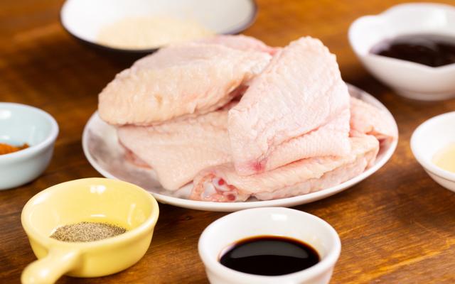 蜜汁小鸡翅，又一个好吃到嗦手指的鸡翅做法，比可乐鸡翅香多啦