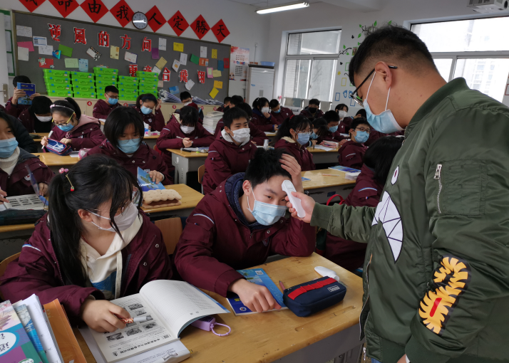 「暖先生格调」实拍！开学第一天，南京老师紧急通知！上课、吃饭是这样的……