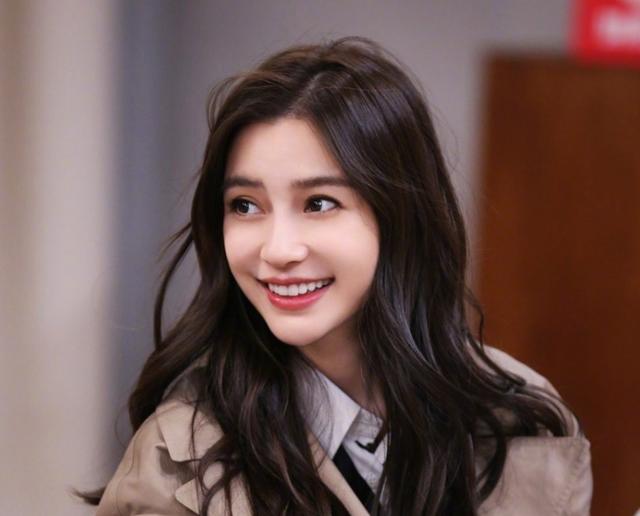 鹿畔阳光|黄晓明一家三口合体，车中大玩漫画变脸，力破夫妻不合传闻