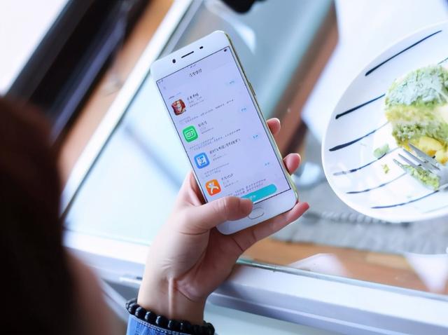 全球销量最高的10部5G手机：华为独占四席，小米没能上榜