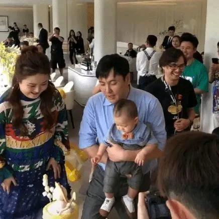40岁沈腾为儿子庆生，200斤的妻子太抢镜，美丽的人生还需自律|影视交流地