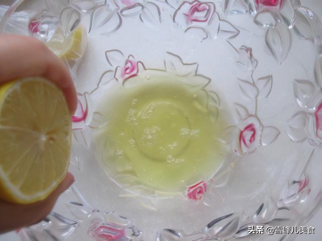 4个鸡蛋2颗草莓做出圣诞节美食，简单易做又好看孩子高兴的直跳