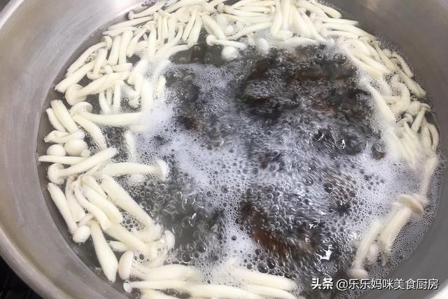 入冬后记得给家人吃这道菜，5种食材巧搭配，营养美味，老少皆宜