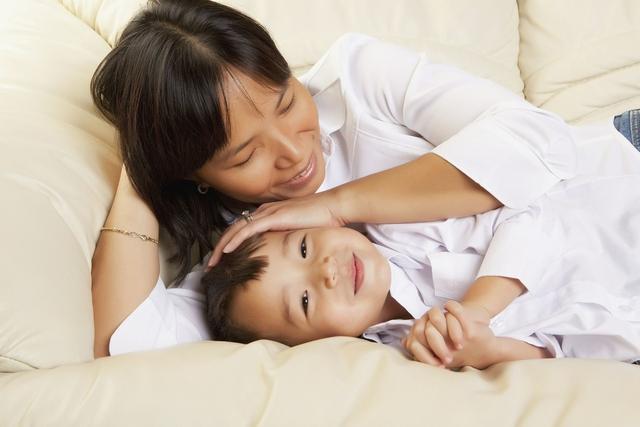 「超级宝妈」孩子发出这3个信号，说明分房睡的时机到了，家长可别错过好时机