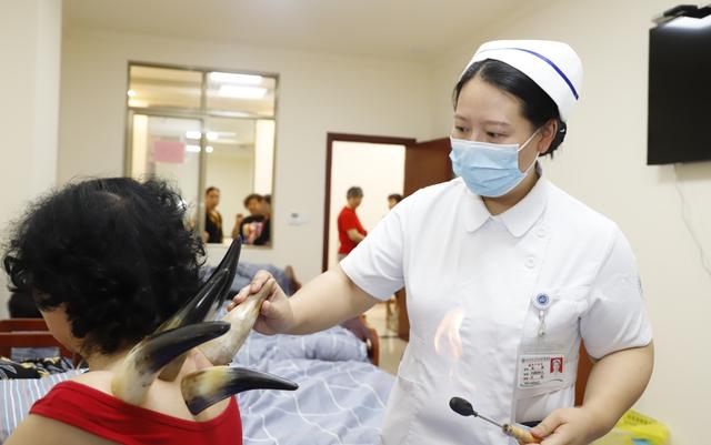 医科大学|西南医科大学附属中医医院中医药大健康服务行动进社区