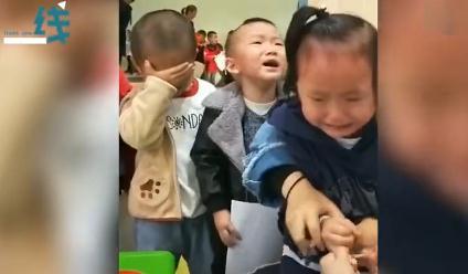 超级宝妈▲幼儿园采血现场火了，萌娃哭成一片太搞笑！网友：像我小时候