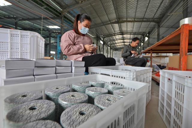 中国日报|福建泉港：订单加工忙