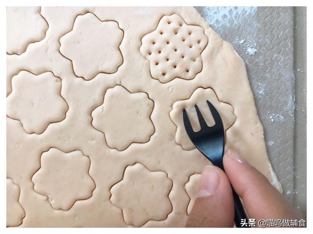 【你的育儿经】番茄别再炒蛋吃，这样做香脆开胃，还能磨牙锻炼孩子的咀嚼能力！