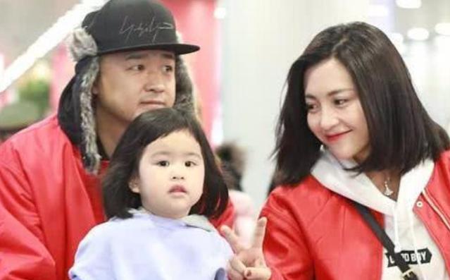 超级宝妈：孩子习惯打人怎么办？包贝尔以暴制暴教育法，引发网友争议