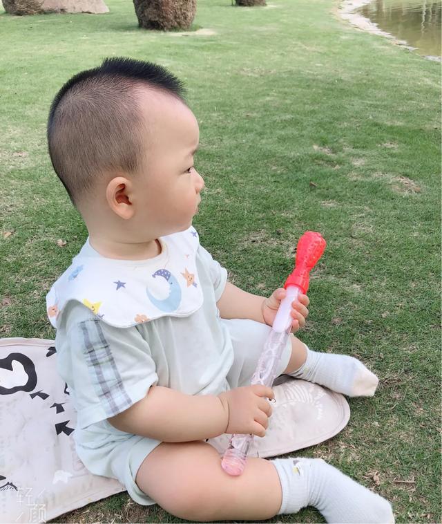 超级宝妈▲看似简单的游戏也能培养孩子的自我意识、促进自控力