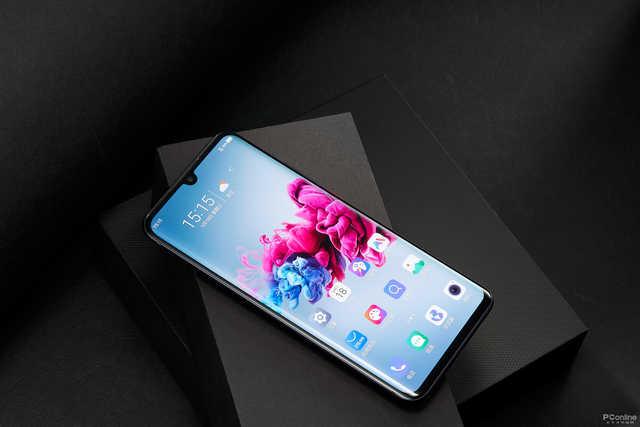 「勇哥科技」专访中兴通讯副总裁张雷：硬核5G实力成就天机Axon 11