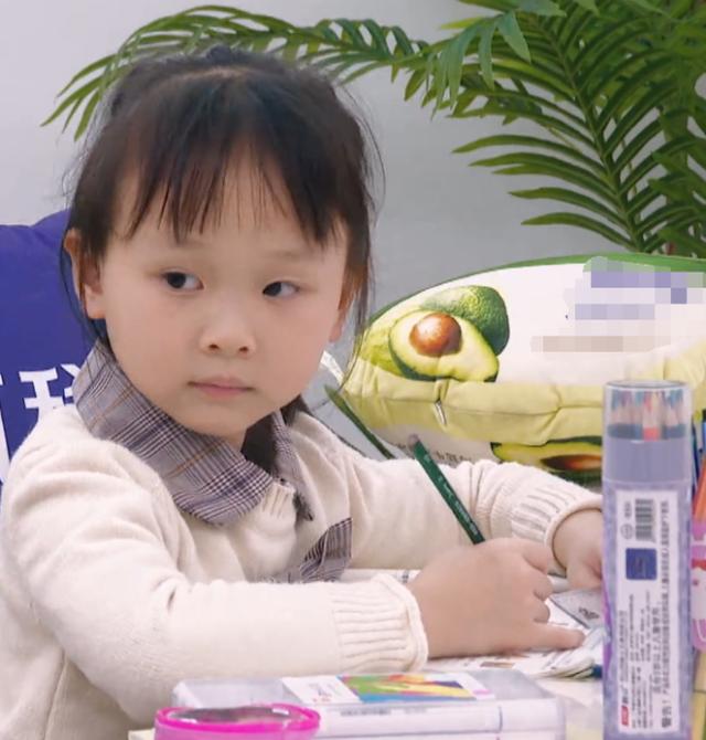 多拉不懂A梦|柳岩给侄女买新衣服，帮侄女梳头换装，换好衣服出来像变了一个人