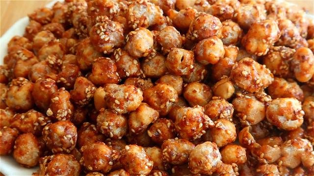 花生米加2个鸡蛋，没想到这么好吃，外酥里脆，当零食下酒都可以