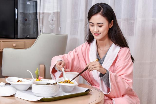 #你的育儿经#坐月子要科学，三个老经验要先纠正，月子做好产后更年轻