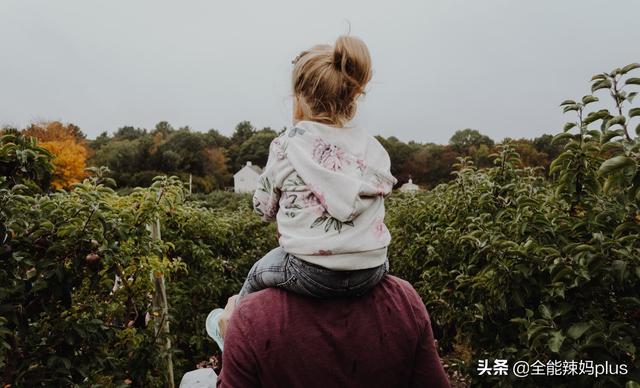 「超级宝妈」“富养女穷养儿”真的对吗?培养这2个气质才是关键,你家娃有吗