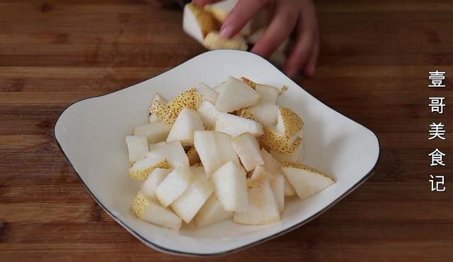 萝卜别再腌了，加2个雪梨，教你新做法，止咳化痰，全家都爱喝