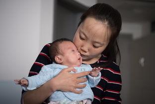 你的育儿经|请了保姆后孩子暴瘦20斤，奶奶却坚持给保姆涨工资，网友：该涨