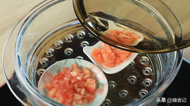 【超级宝妈】宝宝这样做，就证明他想吃辅食啦，赶紧收藏起来