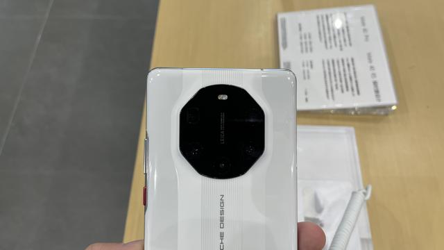 华为Mate40 Pro体验30分钟，外观与手感，太让我沉醉