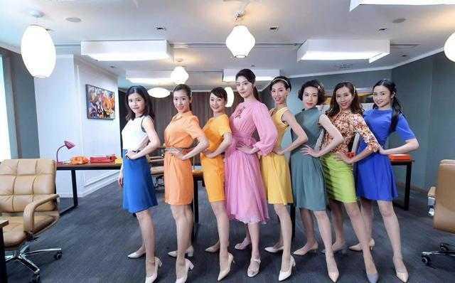 「最时尚」陈慧琳保留着一颗少女心,扎发配粉色连衣裙减龄时髦,少女感爆棚