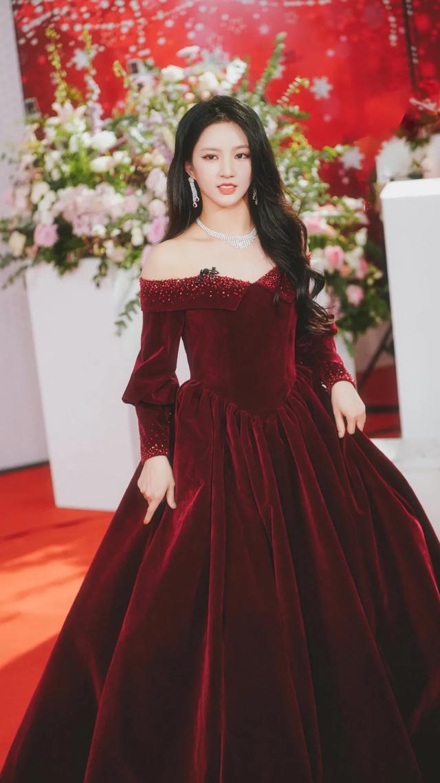 思小沫|刘些宁最新红毯造型太惊艳了！