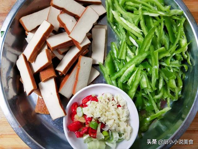 最爱的1道下饭菜，闻着都香，荤素搭配，营养开胃，天天吃都不腻