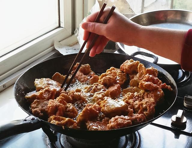 喜欢吃油炸食物吗？要看看这份“吸油食物排行榜”，鸡蛋都在里面