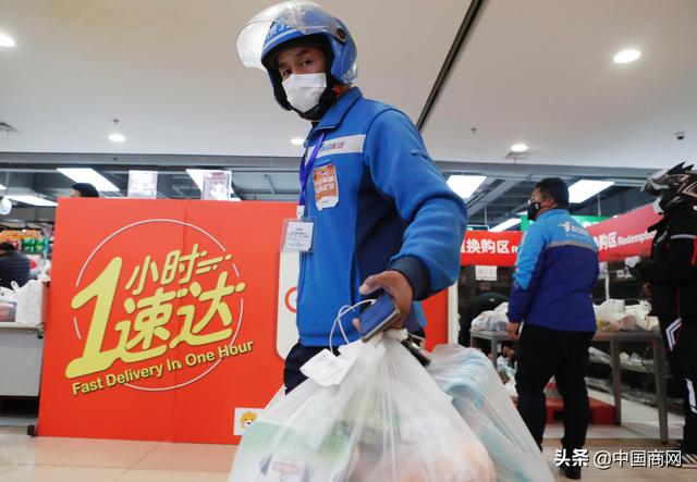 [中国商网]记者观察：无接触配送全面推行 外卖自提柜能跟着火起来吗