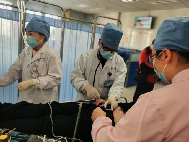 患者|社区医院只能看小毛小病？这场30分钟的紧急救援刷新你的认知