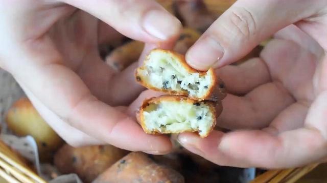 鸡蛋不再炒着吃，教你1个好吃做法，5分钟出锅，比油条还好吃