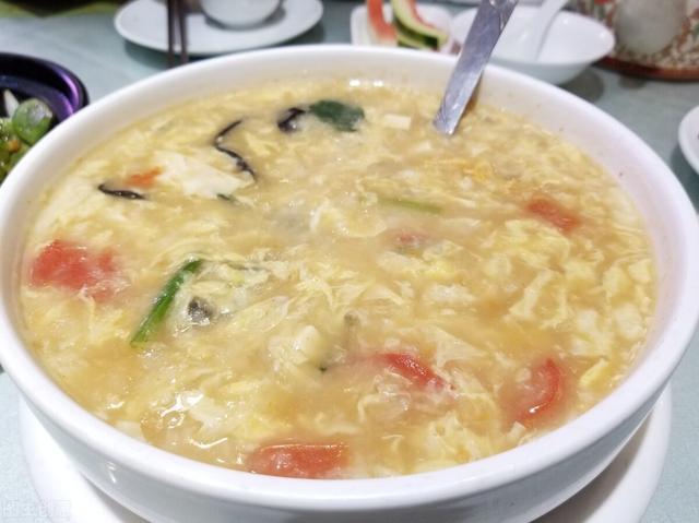 西红柿不要只会炒鸡蛋，拿来做早餐，酸甜可口营养足，孩子超爱吃