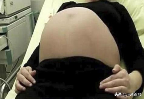 [超级宝妈]年轻产妇被紧急送入医院，剖腹产后生子，医生说家人太狠了