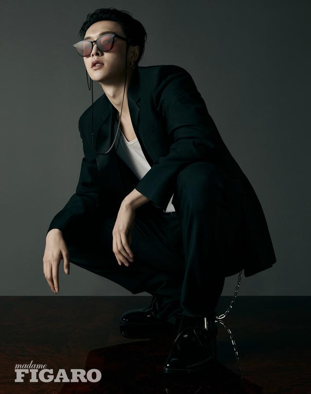 张艺兴杂志大片 演绎别样质感新华网客户端