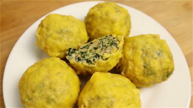 入冬了，我们家迷上吃这个，不和面不揉面，皮薄馅大，营养又美味