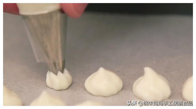 你的育儿经▲3个鸡蛋清，一盒酸奶，无水无油，教你做入口即化的宝宝酸奶溶豆