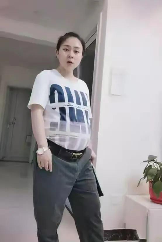 你的育儿经|“大佬孕妈”火了！老公衣服一上身大佬气场立现，画面太美