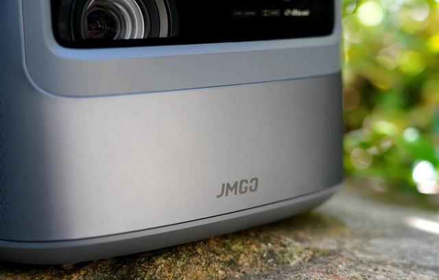 2400ANSI亮度！入门高端旗舰坚果J10画质及效果展示